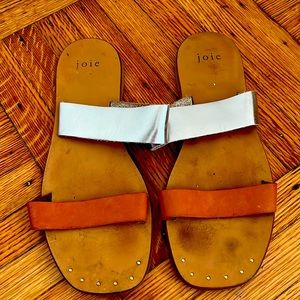 Joie shoes in gold and leather. Size 40.